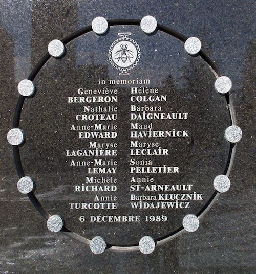 Photo of plaque at École Polytechnique commemorating victims of the massacre